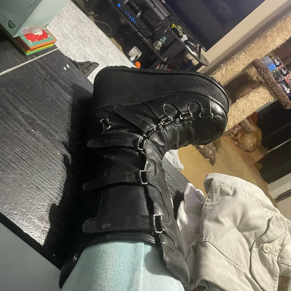 Hot topic size 11 vintage mall goth platform
Boots - Picture 4 of 15